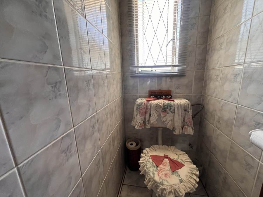 4 Bedroom Property for Sale in Generaal De Wet Free State